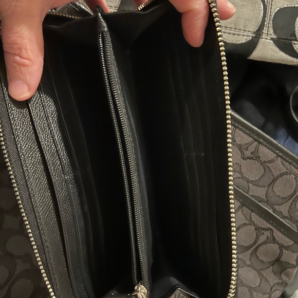 Coach - Picture 4 of 7